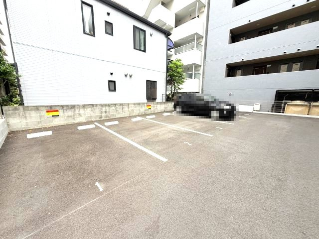 ヘーベルメゾン六甲道の駐車場