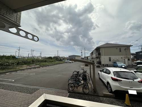 メゾン楽天 Ｂ棟の駐車場