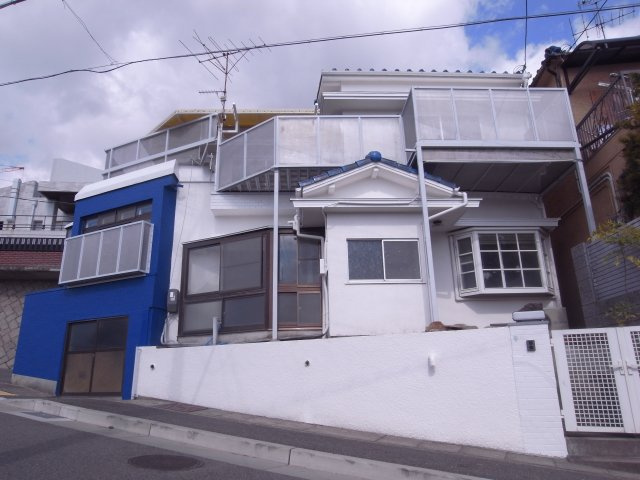 鶴甲戸建の外観