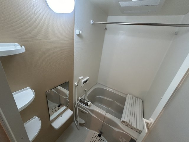 ピア旭町の浴室|浴室乾燥機付で雨の日のお洗濯、急な洗濯があっても安心です♪