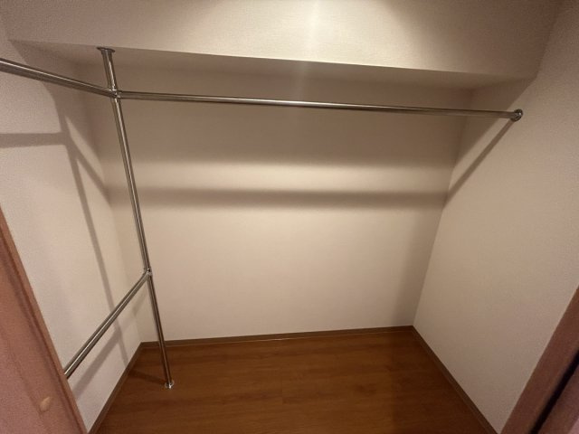 ピア旭町の収納|大容量のWICには季節ごとの衣類や趣味の道具もすっぽり収納できちゃいます☆