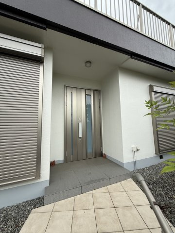 生駒郡三郷町東信貴ケ丘の玄関