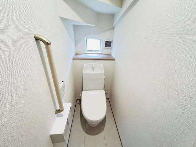 新築　前橋市南町２丁目　Heartful　Town　１号棟　のトイレ|現地写真　節水タイプのウォシュレット付きトイレ、水道料節約に一役買います！
