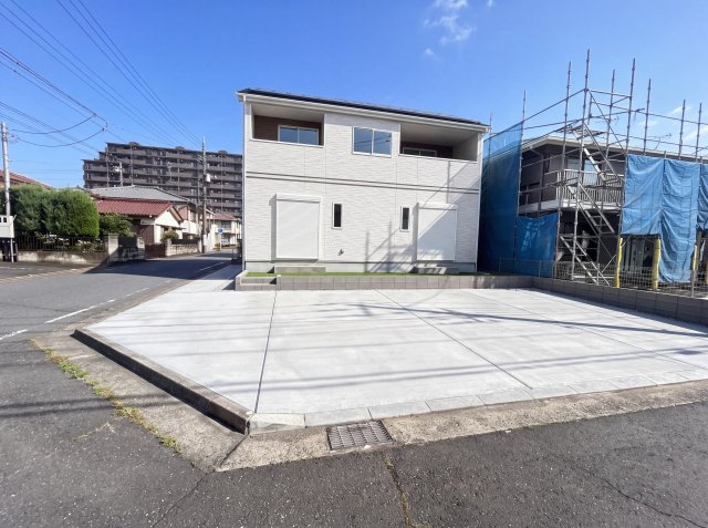 新築　前橋市南町２丁目　Heartful　Town　１号棟　の駐車場|現地写真　駐車スペースは並列3台分可能です！
