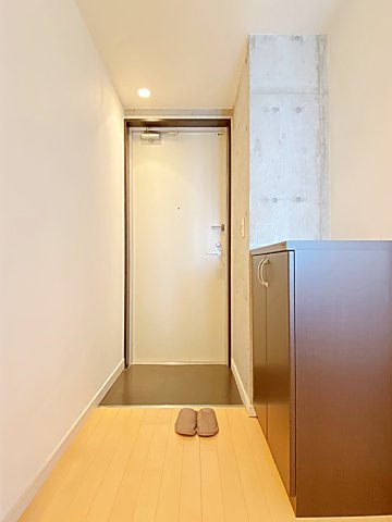 ラクロアの玄関|反転間取りの別部屋写真です。