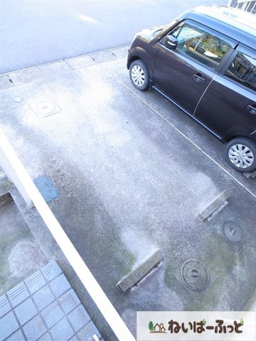 【駐車場】 | 西都賀豊田メゾネット | 駐車場は各部屋に１台付き。