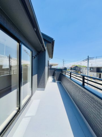 前橋市総社町植野のバルコニー|２部屋から行き来できる続きバルコニー◎