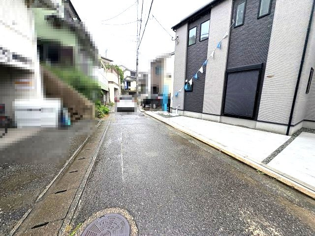 【その他】 | 福岡市香椎駅東1丁目3期　1号棟（全1棟）【仲介手数料無料・0円】 | 現地写真。前面道路です。