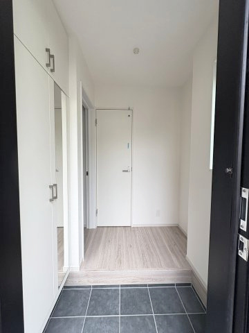【玄関】 | 福岡市香椎駅東1丁目3期　1号棟（全1棟）【仲介手数料無料・0円】 | 施工例。施工例は完成時と異なる場合があります。