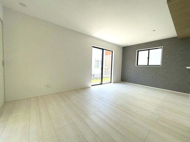 岡山市中区江並　戸建ての居間・リビング|約16.5帖のLDKです。