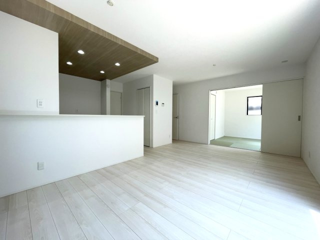 岡山市中区江並　戸建ての居間・リビング|和室と一体と使用できれば広々使用可能です。