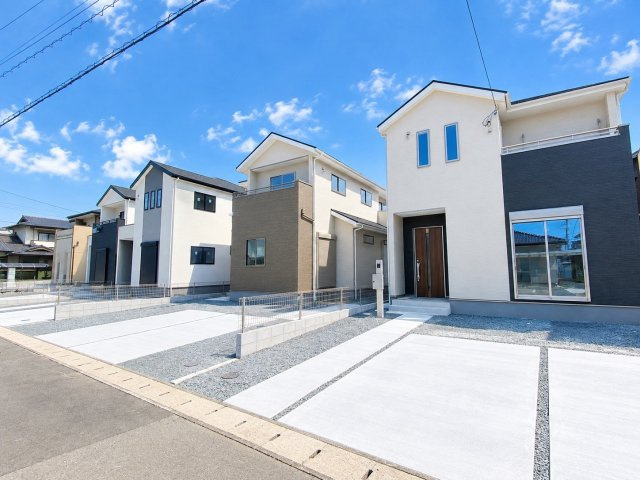 よかタウン／菊池郡菊陽町大字原水5期／5号棟の前面道路含む現地写真