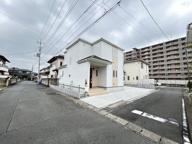 新築　前橋市六供町１丁目　Heartful　Town　１号棟の前面道路含む現地写真|現地写真　北側接道幅員約5.5ｍ　西側接道幅員約4ｍ