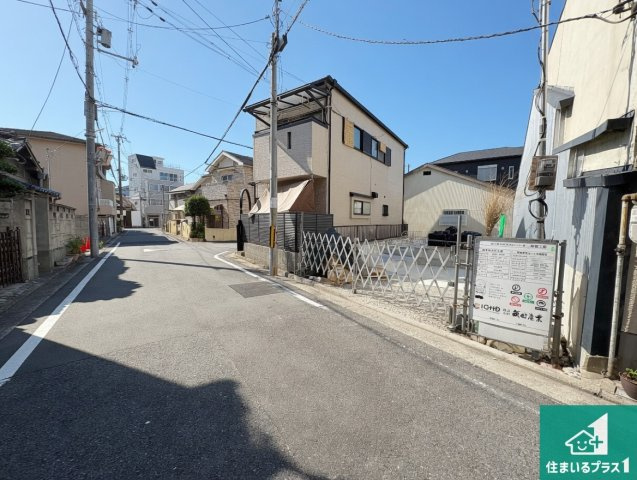 堺市堺区東湊町　新築一戸建ての前面道路含む現地写真|周辺は落ち着いた街並みの住宅地！子育てがしやすい住環境です！まだ未完成ですが、現地でしかわからない事もございます。是非一度ご覧ください。