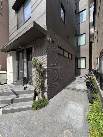 Seasons Residence四谷三丁目のエントランス|月額管理料無料！賃貸管理はアブレイズパートナーズにお任せを！