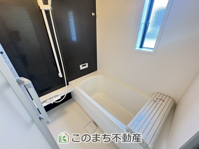【浴室】 | 古河市関戸第1　 | お風呂は足を伸ばしてゆったり入浴できる1坪タイプ☆
