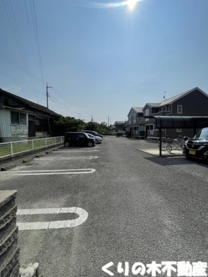 【駐車場】 | ベル・アルモニーＢ | 駐車場があるので、車を買う予定の方も安心です