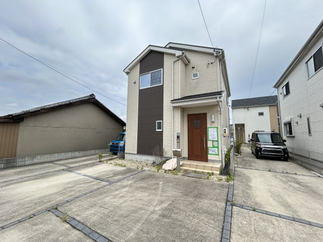 半田市大高町2丁目の外観|R8.6.5撮影　並列駐車3台可能☆