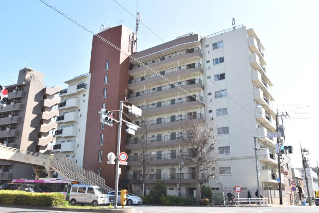 【外観】 | 第二高円寺ダイヤモンドマンション | 手入れの行き届いた外壁やエントランスなど、「見ればわかる」レベルで清潔感を保ったマンションです。築年数を感じさせない姿で皆様をお出迎えします。～即日のご見学可能～　お問合せはお気軽にどうぞ。
