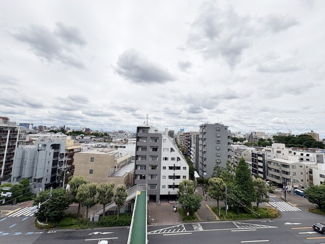【展望】 | 第二高円寺ダイヤモンドマンション | 眼前に広がる空の雄大さと、このお部屋の自慢の一つである「眺望」をご覧ください。毎日、この景色を独り占めできる新生活に夢が広がります。～即日のご見学可能～　お問合せはお気軽にどうぞ。