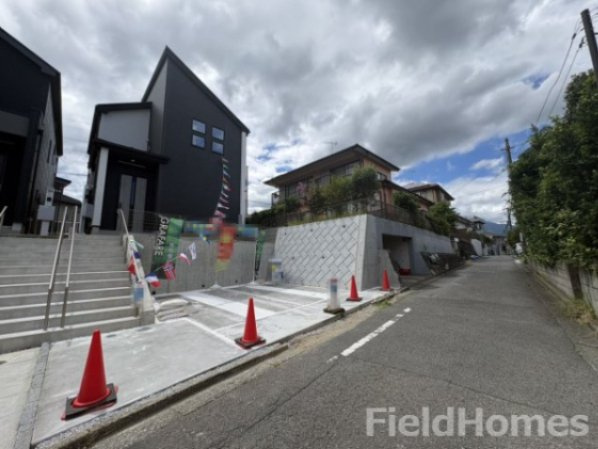 伊勢原市八幡台2丁目新築戸建て　2期1号棟の前面道路含む現地写真|前面道路含む現地写真です。