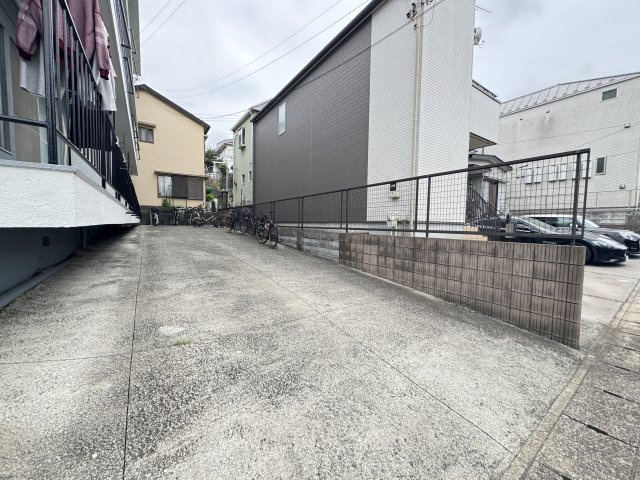YAK北松戸ビルの駐車場