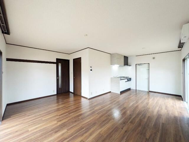 草薙邸戸建の居間・リビング