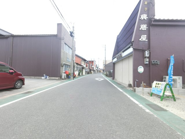 朝倉市甘木の新築一戸建の前面道路含む現地写真|
