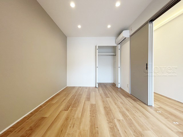 【子供部屋】 | ドミール上板橋 | 大きな収納力が魅力の洋室。多くのお客様から、「欲しいもの＝収納」という声をいただきますが、まさにこのようなお部屋は需要の高さを感じます。～即日のご見学可能～　お問合せはお気軽にどうぞ。