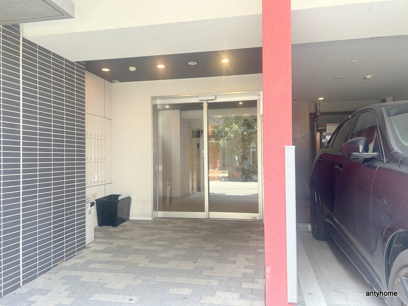 サンロール難波南　仲介手数料無料のエントランス