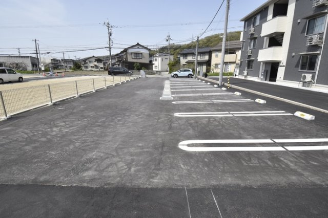 ルミナス寺町の駐車場