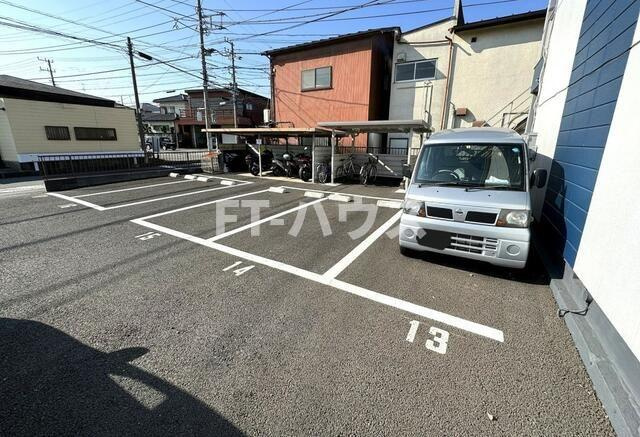 ジュネス鈴木の駐車場