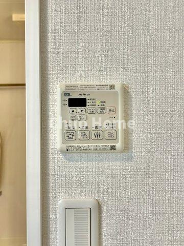 朝日プラザ堀切菖蒲園の内装|【浴室乾燥機】暖房・冷風・換気・乾燥が可能です。毎日を快適に過ごせるうれしい機能が揃っています。雨の日の洗濯物も安心です。