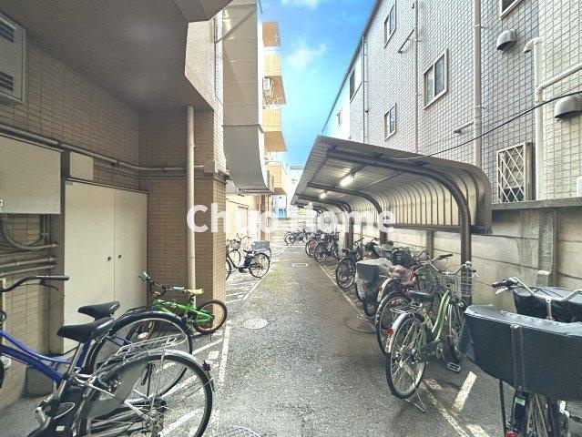 朝日プラザ堀切菖蒲園の駐輪場|【自転車置き場】最新の空き状況や費用などの詳細は担当スタッフまでお問い合わせください。