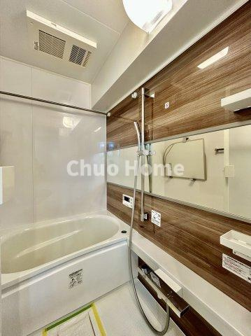 朝日プラザ堀切菖蒲園の浴室|【バスルーム】暖房換気乾燥機付きシステムバスルーム。暖房・冷風・換気・乾燥など、毎日を快適に過ごせるうれしい機能が揃っています。雨の日の洗濯物も安心です。