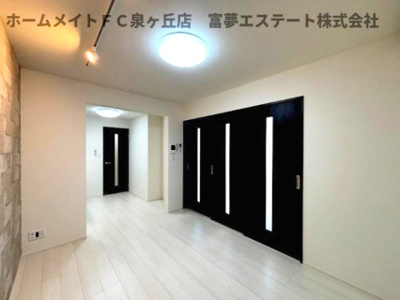 【居間・リビング】 | フジパレス西取石Ⅲ番館 | リビングと洋室の間仕切りを閉めたとき
※イメージ　同物件別号室の写真