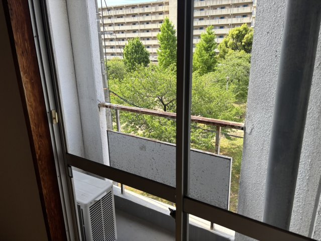 新遠里小野マンションのバルコニー|お洗濯にも便利なバルコニー付き