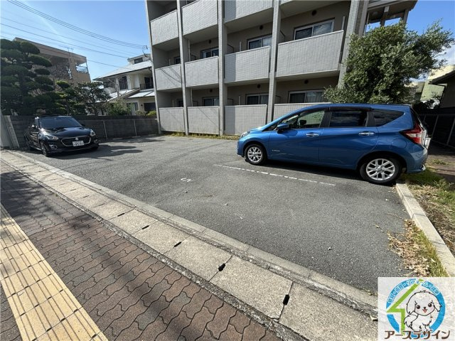 ヴィラージュ魚住の駐車場