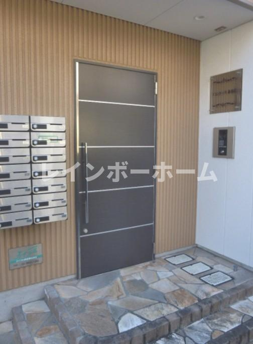 プランドール新小岩のエントランス