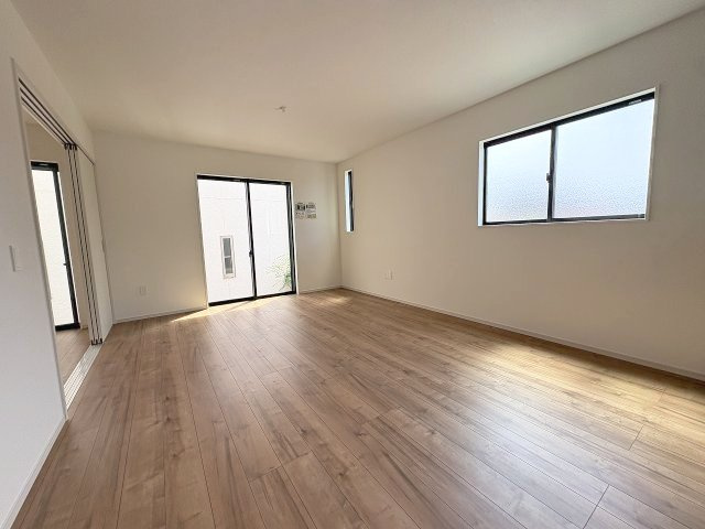 【居間・リビング】 | 春日市弥生4丁目2期　1号棟（全1棟）【仲介手数料無料・0円】 | 現地写真。