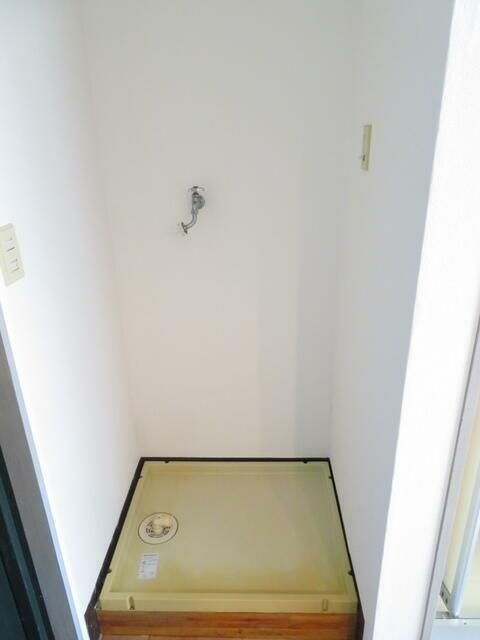 三河屋ビルの寝室