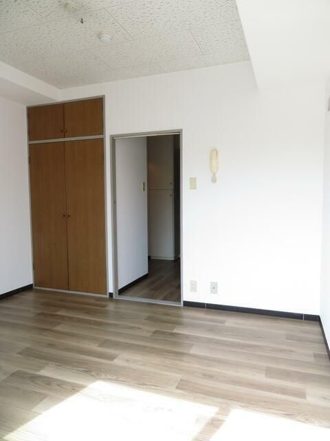 三河屋ビルの寝室