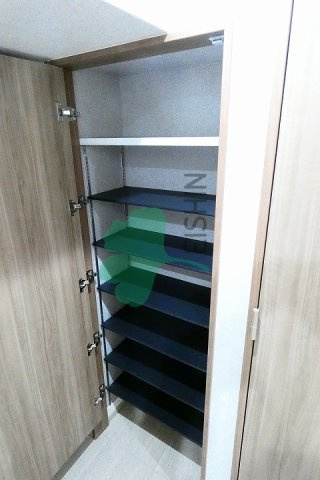 ネストピア東比恵駅前の玄関|下駄箱もしっかりついてます！