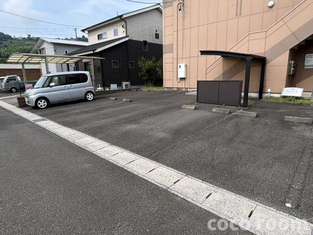 アシューレの駐車場