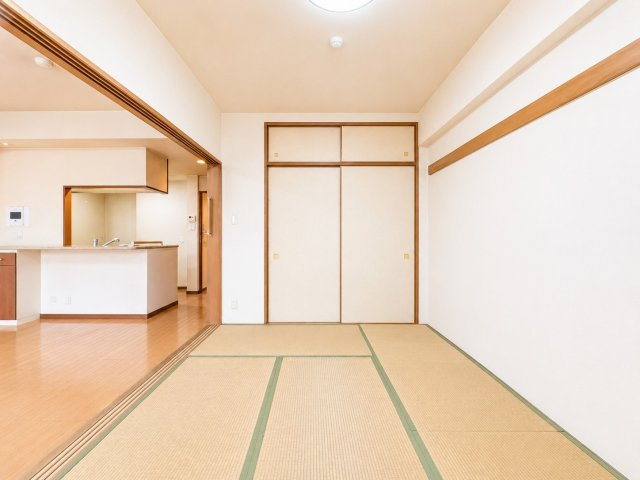 【和室】 | リステージパルティエミリュー | 来客時にも便利な和室付き