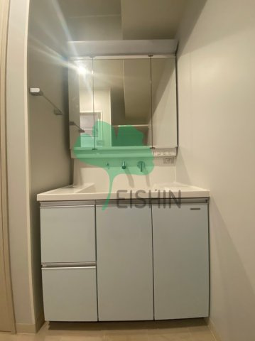 コンソラトゥール博多の洗面所|三面鏡付きシャンプードレッサーです！
