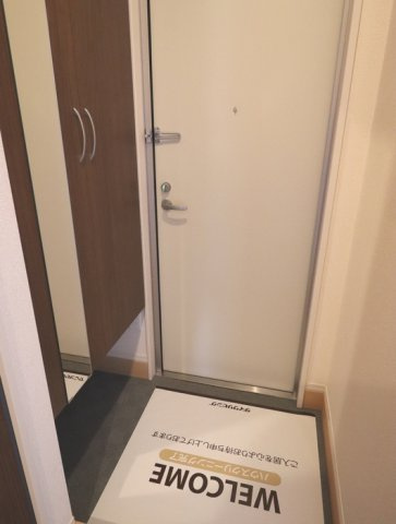 熊本市東区沼山津２丁目のアパートの玄関
