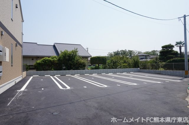 熊本市東区沼山津２丁目のアパートの駐車場