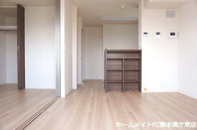熊本市東区沼山津２丁目のアパートの居間・リビング