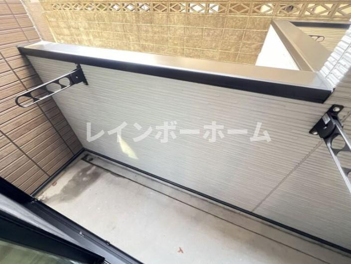 R氷川のバルコニー